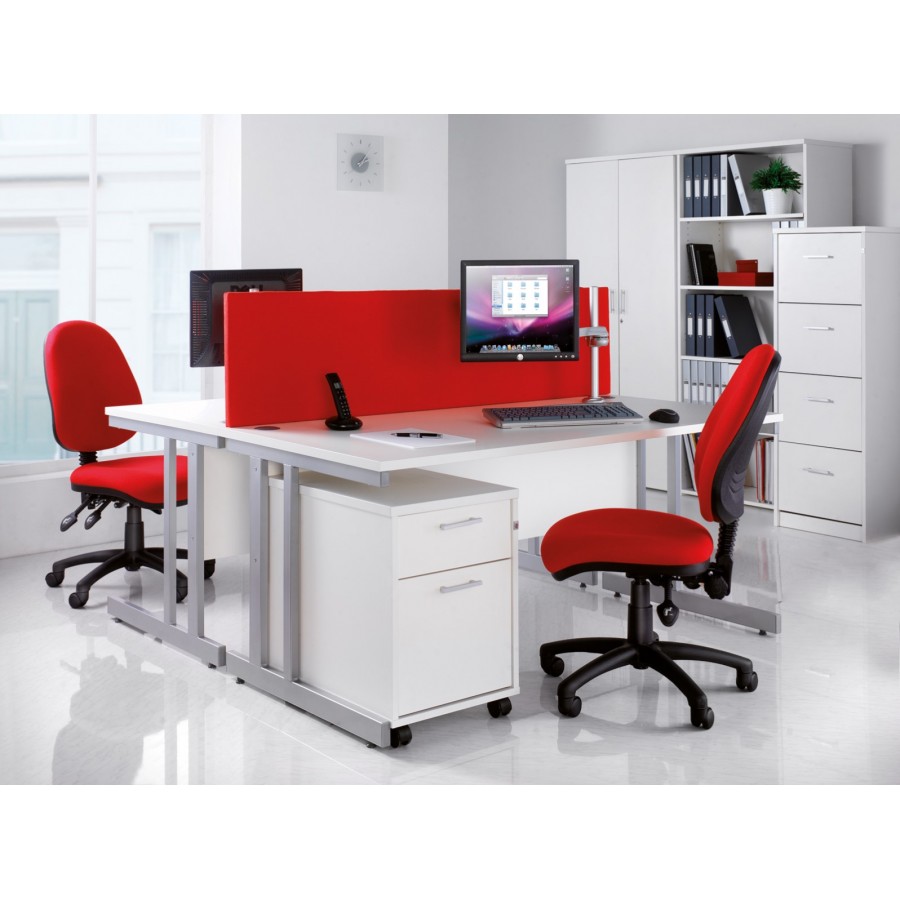 Momento Cantilever Frame Straight Office Desk 